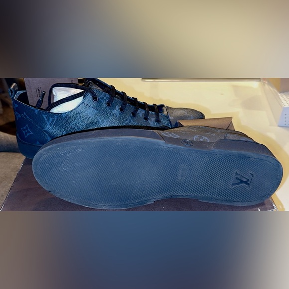 Louis Vuitton Monogram Men Sneakers - Picture 3 of 4
